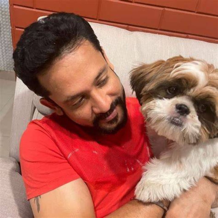 Deepak Dinkar Biography, Age, Height, Wife, Net Worth, Family