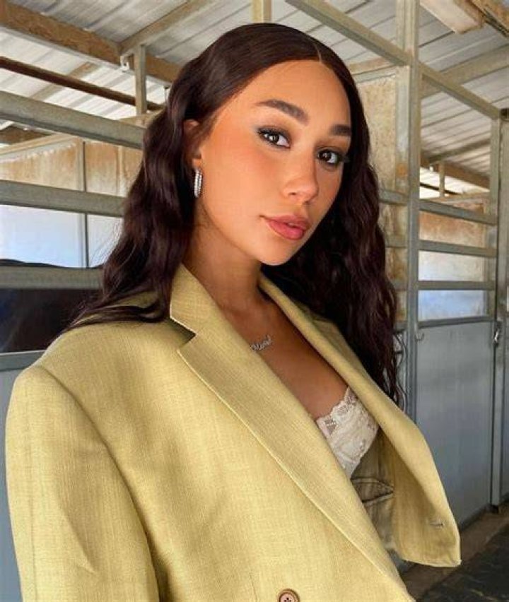 Eva Gutowski Biography, Age, Height, Husband, Net Worth, Family